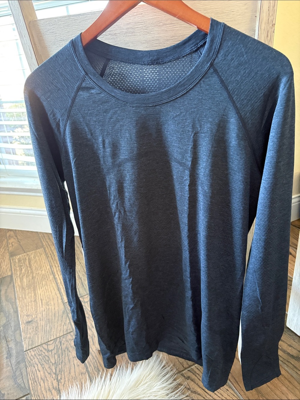 Lululemon Swiftly LS sz 10